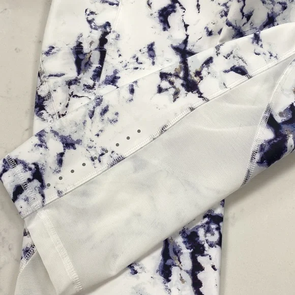 Old Navy high rise crop go-dry size L beautiful marble print - Picture 3 of 6